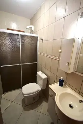 Uma casa de banho em Casa Içara - 4 quartos - piscina