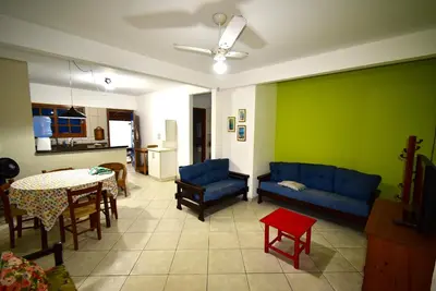 Uma área de estar em Casa Içara - 4 quartos - piscina