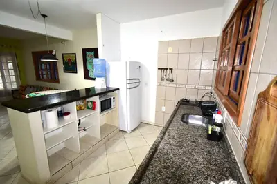 A cozinha ou kitchenette de Casa Içara - 4 quartos - piscina