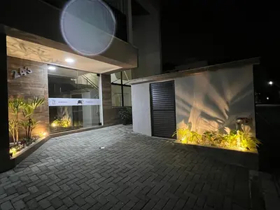 O edifício onde o apartamento está situado