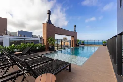 A planta de Villa Francione 406 – Loft de Alto Padrão com Piscina no Rooftop e Vista Panorâmica, a Poucos Metros do Mar em Bombas.