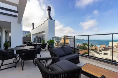 A planta de Villa Francione 406 – Loft de Alto Padrão com Piscina no Rooftop e Vista Panorâmica, a Poucos Metros do Mar em Bombas.