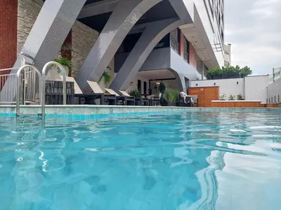 A planta de Ótimo Apto, Jacuzzi aquecida e piscina, pertinho da praia