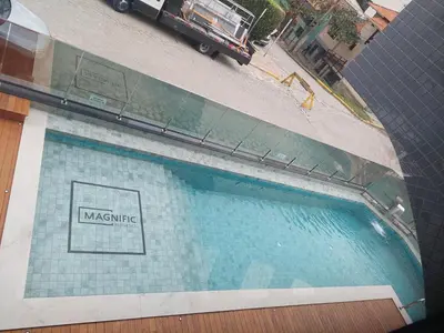 A planta de Ótimo Apto, Jacuzzi aquecida e piscina, pertinho da praia