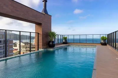 A planta de Villa Francione 302 – Loft de Alto Padrão com Piscina no Rooftop e Vista Panorâmica, a Poucos Metros do Mar em Bombas.