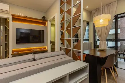 A planta de Villa Francione 302 – Loft de Alto Padrão com Piscina no Rooftop e Vista Panorâmica, a Poucos Metros do Mar em Bombas.