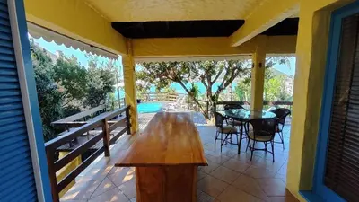 A planta de A90 - Casa com piscina e linda vista - centro de Bombinhas