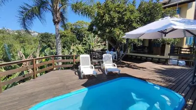 A planta de A90 - Casa com piscina e linda vista - centro de Bombinhas