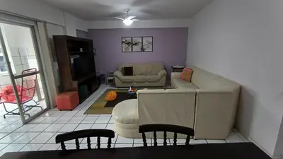 Uma área de estar em APARTAMENTO PRÓXIMO A PRAIA E SHOPPING RUSSI&RUSSI