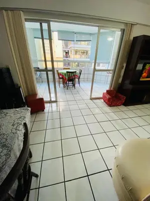 Uma área de estar em APARTAMENTO PRÓXIMO A PRAIA E SHOPPING RUSSI&RUSSI