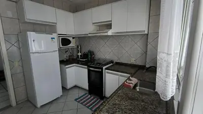 A cozinha ou kitchenette de APARTAMENTO PRÓXIMO A PRAIA E SHOPPING RUSSI&RUSSI