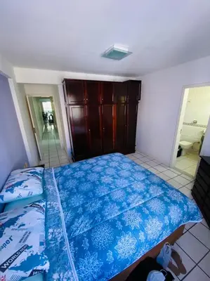 Uma cama ou camas num quarto em APARTAMENTO PRÓXIMO A PRAIA E SHOPPING RUSSI&RUSSI