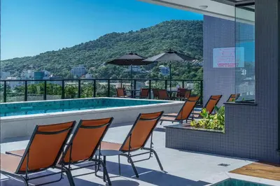 Uma vista geral da montanha ou uma vista da montanha a partir do apartamento