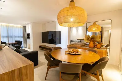 Uma televisão e/ou sistema de entretenimento em Adra 202 - Apartamento com 3 quartos - Centro de Bombinhas