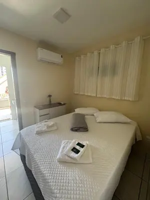 Uma cama ou camas num quarto em residencial Lara 9