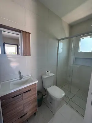 Uma casa de banho em residencial Lara 9