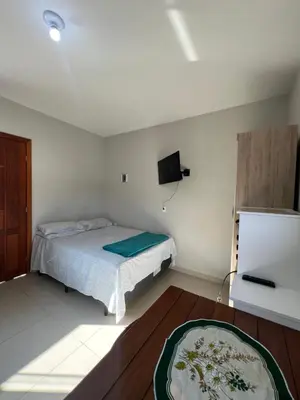 Uma cama ou camas num quarto em Loft no centro de Bombinhas