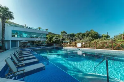 A piscina em ou perto de Varandas 404 B · Luxuoso Apartamento em Condomínio de Alto Padrão frente mar