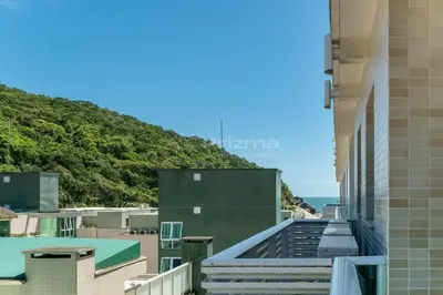 Uma vista geral da montanha ou uma vista da montanha a partir do apartamento