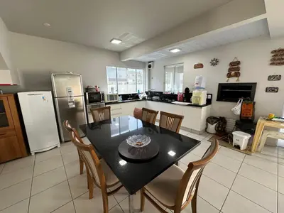 A cozinha ou kitchenette de minhacasapraiapalmas istag 4 suítes 30 hosp a combinar