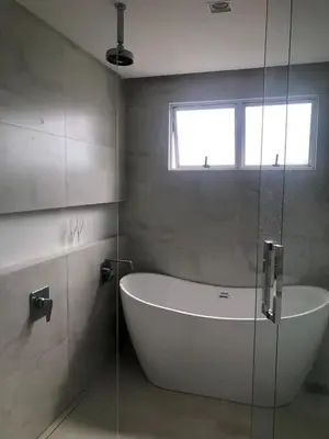 Uma casa de banho em Apartamento frente ao mar. Amplo e confortável.
