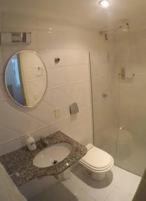 Uma casa de banho em Apartamento frente ao mar. Amplo e confortável.