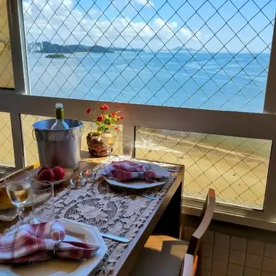 Apartamento frente ao mar. Amplo e confortável.