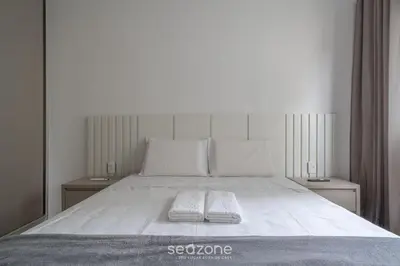 Uma cama ou camas num quarto em Aptos em prédio à 650 m da Meia Praia - RGOs