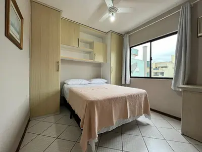 Uma cama ou camas num quarto em B070 - Apto 2 quartos para 6 pessoas em Bombinhas