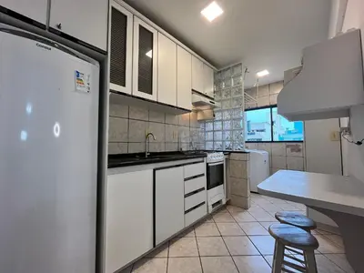 A cozinha ou kitchenette de B070 - Apto 2 quartos para 6 pessoas em Bombinhas
