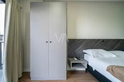 Uma cama ou camas num quarto em 508- Apart com vista ao mar com piscina em Bombas