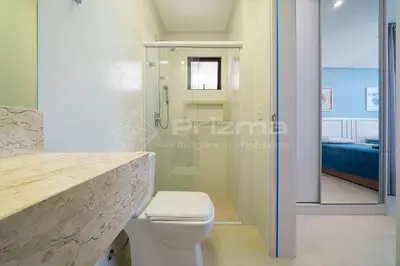 Uma casa de banho em 402 Bl 02 Waldgarten Bombinhas - 50 m do Mar e Frente Avenida - Condomínio de Alto Padrão - Piscina - Academia - Salão de jogos
