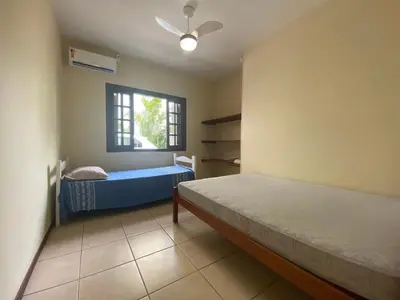 Uma cama ou camas num quarto em B958 - Casa de praia com 3 quartos em Bombinhas SC