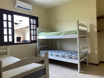 Uma cama ou camas num quarto em B958 - Casa de praia com 3 quartos em Bombinhas SC