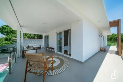 Uma varanda ou terraço em Casa com piscina, diversão e conforto em família