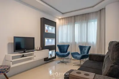 Uma televisão e/ou sistema de entretenimento em Apto 3Q c/ churrasqueira a 300m da Praia IVT1301