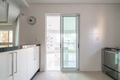 A cozinha ou kitchenette de Apto 3Q c/ churrasqueira a 300m da Praia IVT1301