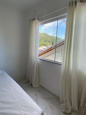 Uma vista geral da montanha ou uma vista da montanha a partir do apartamento