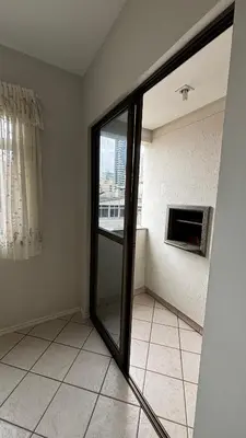 Uma televisão e/ou sistema de entretenimento em Apto com ótima localização, centro de Meia Praia