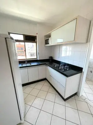 A cozinha ou kitchenette de Apto com ótima localização, centro de Meia Praia