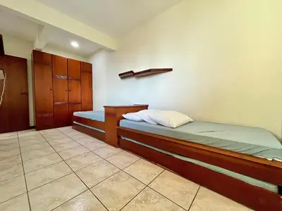 A planta de B192 Cobertura espaçosa com 5 quartos e vista para o mar