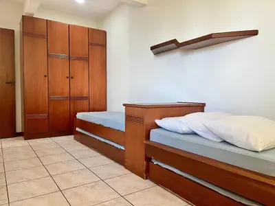 A planta de B192 Cobertura espaçosa com 5 quartos e vista para o mar