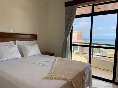 A planta de B192 Cobertura espaçosa com 5 quartos e vista para o mar