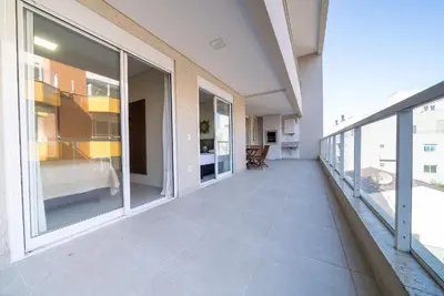A planta de 195 - Apartamento com 2 dormitórios a 50m da praia de Mariscal