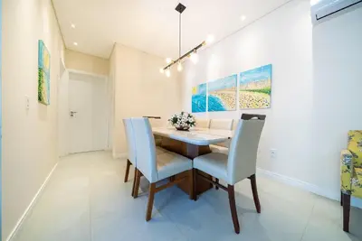A planta de 195 - Apartamento com 2 dormitórios a 50m da praia de Mariscal