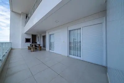 A planta de 190 - Lindo apartamento a 50m da praia de Mariscal