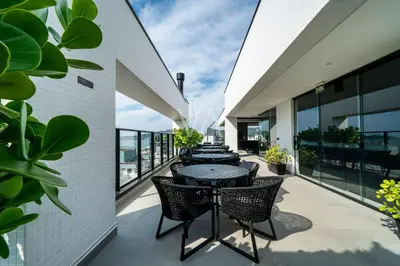 Uma varanda ou terraço em 309 Apart Villa Francione com piscina em Bombas