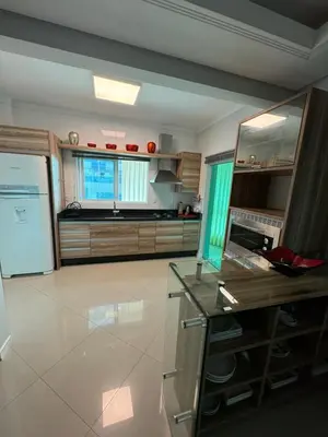 A cozinha ou kitchenette de Apartamento com 3 suítes a 300 metros da praia
