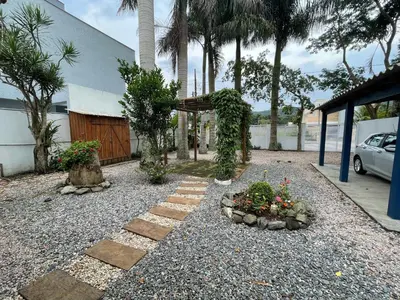 A planta de Casa de Praia em Mariscal com amplo Quintal