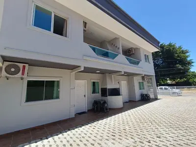 O edifício onde o apartamento está situado
